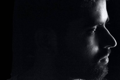 Cuando se ha construido una vida sobre la mentira, solo hay un remedio: volver atrás, hasta ella, y quebrarla. Foto (contextual): Karthikeyan Perumal / Unsplash.