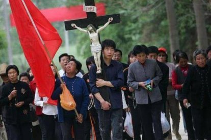 El capitalismo de Apple se pliega al comunismo chino para continuar la persecución a la religión en el país.