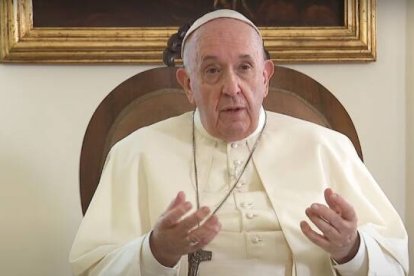 Durante su primer vídeo de 2022, el Papa Francisco ha alertado de "la locura" que supone la persecución religiosa y ha llamado a a la oración para enfrentar este problema.