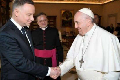 El Presidente de Polonia, Andrzej Duda, fue recibido por el Papa Francisco la mañana de este 1 de abril en un encuentro que estuvo centrado en los refugiados y el conflicto de Rusia y Ucrania.
