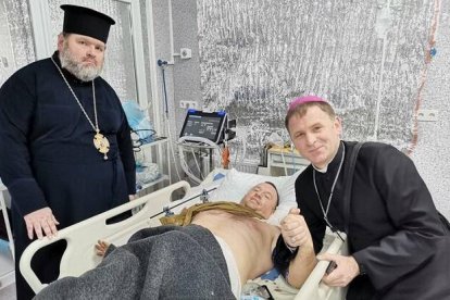 El obispo latino Honcharuk y el metropolita ortodoxo Mitrofán comparten búnker, con familias y heridos, en Járkov, ciudad rusohablante muy bombardeada por los rusos