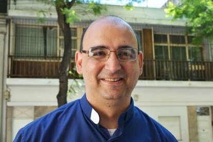 En su lucha contra la droga en una ciudad argentina cada vez más favelizada, el sacerdote Fabián Beláy apoya toda su labor en la adoración y la atención social.