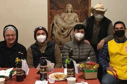 Voluntarios y amigos de la Kino Border Initiative en Navidad - colaboran en red 6 entidades de Iglesia en México y EEUU