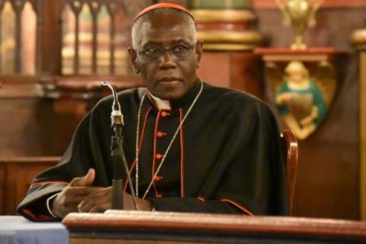 El cardenal Robert Sarah alerta de que la crisis de la Iglesia proviene de los sacerdotes y la formación que reciben.