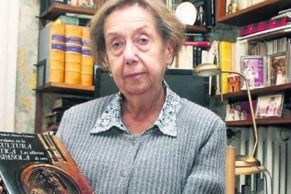 Isabel Mateo Gómez, experta del CSIC en sillerías de coro góticas y pintura del s.XVI... y comprometida en su parroquia