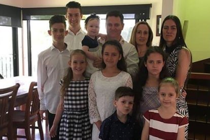 David y Belinda Goodwin, con sus nueve hijos