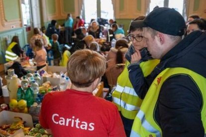 Cáritas en Polonia ha trabajado mucho para clasificar y repartir la ayuda recibida en especie