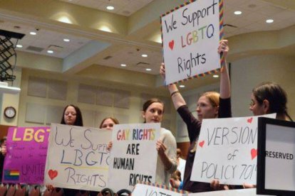 Las políticas de género aplicadas en la escuela comienzan a entrar en colisión con la fe de millones de personas.