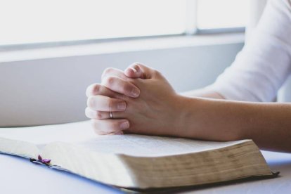 Celebrar Pentecostés en familia es una forma óptima de empezar a convertir el hogar en fuente de una nueva evangelización dirigida por el Espíritu Santo.