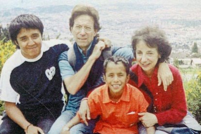 Gabriele y Giuseppina, con sus hijos Andy y Mauricio, adoptados en 1997 y 2005 / Vatican Media