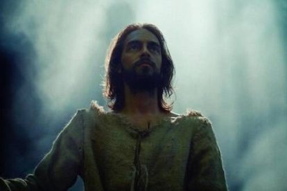 Andreas Muñoz interpreta a Ignacio de Loyola en su experiencia mística en el río Cardoner, en la película de 2017