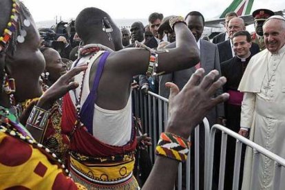 El Papa Francisco en uno de sus viajes a África... en su mensaje del Domund 2021 pide afrontar con pasión y con la Palabra de Dios el riesgo de apatía por el coronavirus