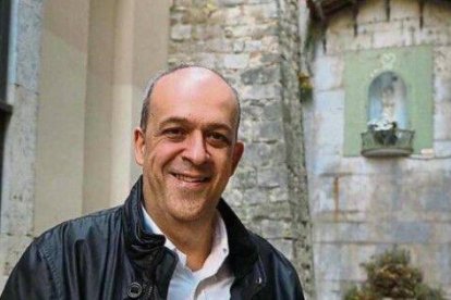 El periodista Àngel Rodríguez ha buscado una advocación mariana para cada día, muchas con leyendas insólitas y entrañables