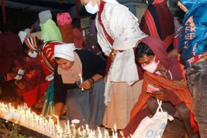 Devotos de Bangladesh, también musulmanes y animistas, acuden a Bottola a pedir a la Virgen y agradecerle su milagro que salvó la aldea en 1971