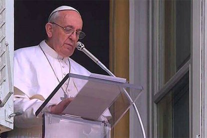 El Papa Francisco durante el rezo del Ángelus.