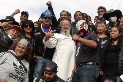 El padre Matus trabaja con jóvenes urbanos en México, y con tribus como los rockeros y otros grupos donde tiene muchos amigos