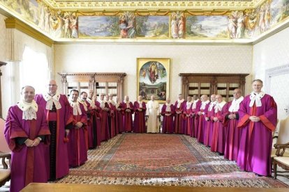 Francisco, con los jueces de la Rota Romana en la inauguración del año judicial en 2018. La Rota Romana es la última instancia de apelación en los casos de nulidad matrimonial. Foto: Vatican News.
