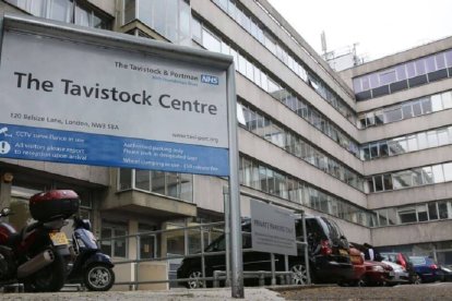 Clínica londinense de Tavistock, especializada en menores transgénero