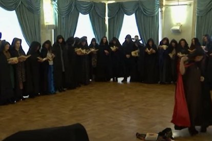 Ritual de las brujas rusas en su "círculo de poder"