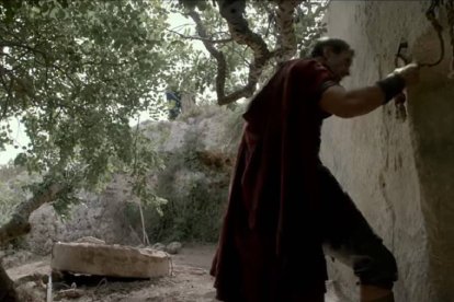 En la película Risen, de 2016, un oficial romano examina los sellos de la tumba de Cristo y se pregunta qué ha pasado... y la pregunta sigue planteándose hoy
