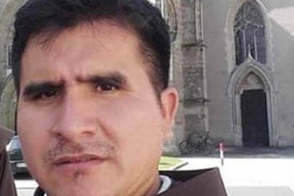 El sacerdote boliviano Wilberth Daza fue brutalmente asesinado durante la noche del Sábado Santo, tras la Vigilia Pascual.