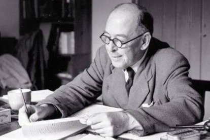 C.S.Lewis sigue siendo un escritor muy popular, por sus cuentos de Narnia, por sus libros de teología y por sus ensayos culturales firmes y divulgativos