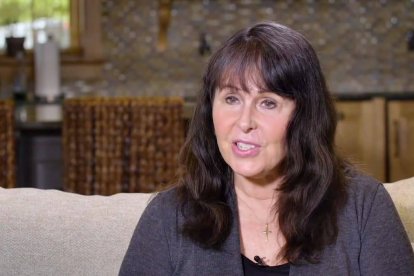 Doreen Virtue hizo una fortuna con la venta de sus libros y programas de autoayuda New Age, hasta que descubrió en la Biblia hasta qué punto Dios rechaza todo eso.