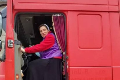 La hermana Frantsyska redistribuye toneladas de ayuda, comida y recursos por el norte de Ucrania