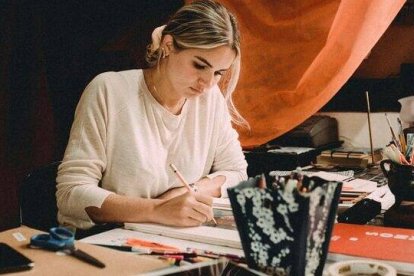 Estos ilustradores y artistas católicos enseñan que hoy sigue siendo posible evangelizar con el pincel y la pintura como se hacía siglos atrás (Fotografía Jonathan Borba / Unsplash).