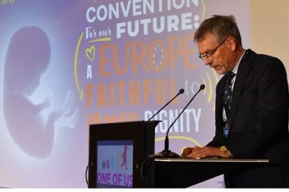 Grandes figuras de la política y el pensamiento, y activistas, en el encuentro One of Us de Bruselas 2022