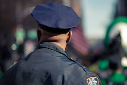 Un policía de Nueva York - foto referencial de Fred Moon en Unsplash