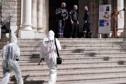 El ataque en la iglesia de Niza se produjo el mismo día de la segunda vuelta de las elecciones presidenciales en Francia.