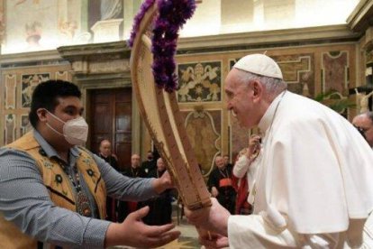 El Papa Francisco anuncia que este junio visitará a los indígenas de Canadá, meses después de la difusión del bulo de un probadamente falso "genocidio católico" en la escuela de Kamloops.