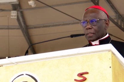 El cardenal Robert Sarah (en la imagen, durante su intervención del pasado verano en Medjugorje) anima a los cristianos a tener una vida espiritual intensa y activa mediante la oración y los sacramentos.