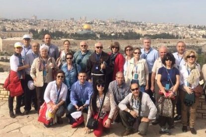 Fray Emérito Merino en Jerusalén con peregrinos de Talavera de la Reina