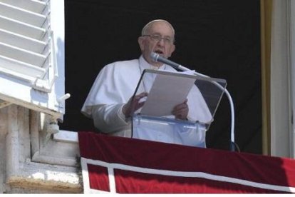 Francisco, en el Ángelus, explicó la vivencia de la Trinidad en la vida cotidiana del cristiano