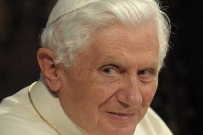 El pontificado de Benedicto XVI ha sido un pontificado esencial que ha ido directo al corazón de la enfermedad mortal de nuestro tiempo, sin perderse en análisis sociológicos, políticos o económicos.