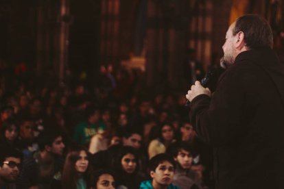 Hay muchas formas de ir alimentando y fortaleciendo nuestra fe como un complemento a los sacramentos.