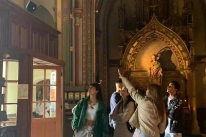 Desde su fundación, los voluntarios y guías de Nártex han llevado la fe haciendo "hablar a las piedras" por todo Europa: España, Francia, Alemania, Inglaterra o Ámsterdam, lugar donde se tomó esta fotografía.