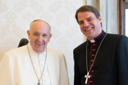 El obispo más joven de Alemania, Stefan Oster, zanja en cinco argumentos por qué las mujeres no pueden acceder al sacerdocio, frente a la opinión de otros muchos obispos alemanes.