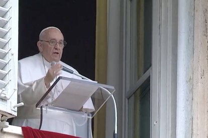 El Papa celebró este domingo el habitual rezo del Ángelus desde el Palacio Apostólico del Vaticano: "Él nos espera y no se cansa nunca de nosotros".