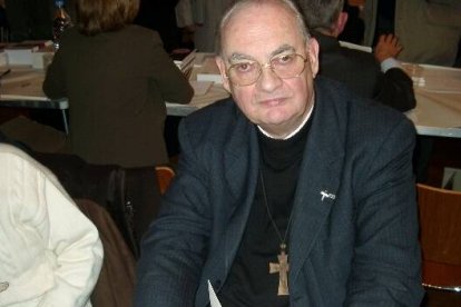 El sacerdote francés Jean Derobert falleció en 2013, siempre contaba su experiencia fuera del cuerpo cuando le fusilaron