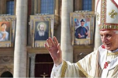 Benedicto XVI en la canonización de Pedro Calungsod y Carmen Sallés en 2012
