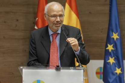 El presidente del Colegio de Médicos de Madrid fue galardonado por su incansable defensa de la vida desde su profesión.