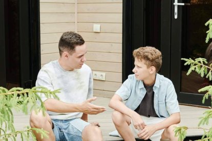 La labor educativa de los padres con los hijos en materia sexual es un deber inexcusable para el que, si no puede hacerse por uno mismo, es obligado pedir ayuda. Foto: Julia M. Cameron / Pexels.