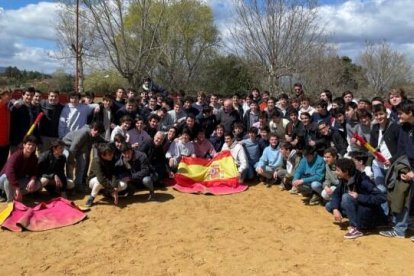 Más de 40 alumnos del colegio El Prado han decidido, recién finalizada la EVAU, irse a Costa de Marfil a celebrar su viaje de fin de curso. ¿Con qué planes? Construir iglesias y ayudar a la gente.