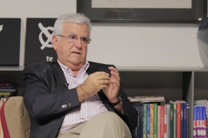 Antonio Basanta es uno de los máximos expertos españoles en la historia del belén, y además un notorio belenista. Foto: captura del canal de Youtube de la Fundación Germán Sánchez Ruipérez.