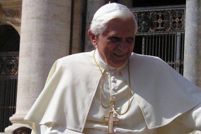 Benedicto XVI no tuvo alrededor colaboradores fieles que llegasen donde él no podía llegar.