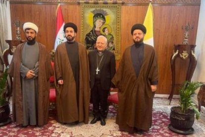 El cardenal sako, Patriarca de los católicos caldeos, con delegados chiítas en Bagdad