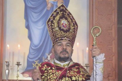 El obispo armenio Vrtanes Abrahamyan avisa de que el silencio cómplice de la Unión Europea ante los derechos pisoteados de los armenios tendrá consecuencias para todo el continente porque alimenta el expansionismo turco. Foto: ArmRadio.am